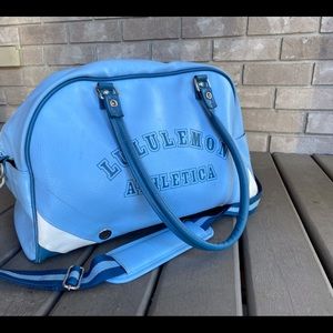 Lulu gym bag, or weekend.